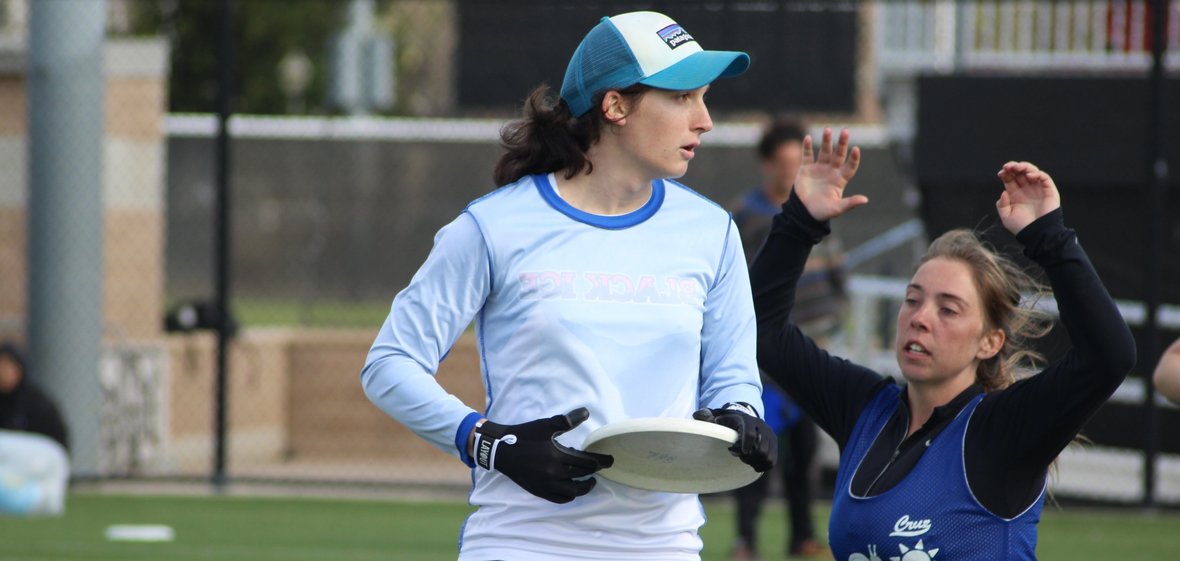 Jenna Weiner playing ultimate frisbee