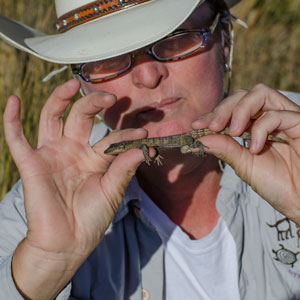 /Jill Heaton holding a lizard