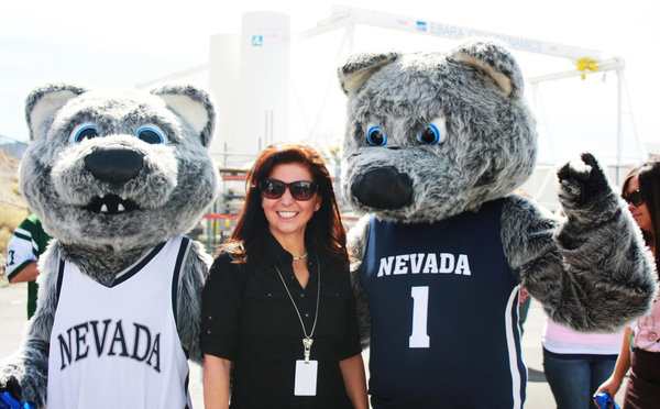 Eren Ozmen with UNR mascots