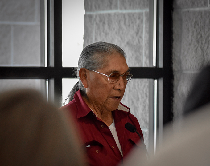 Ralph Burns, a Pyramid Lake Paiute elder, speaking to the crowd.