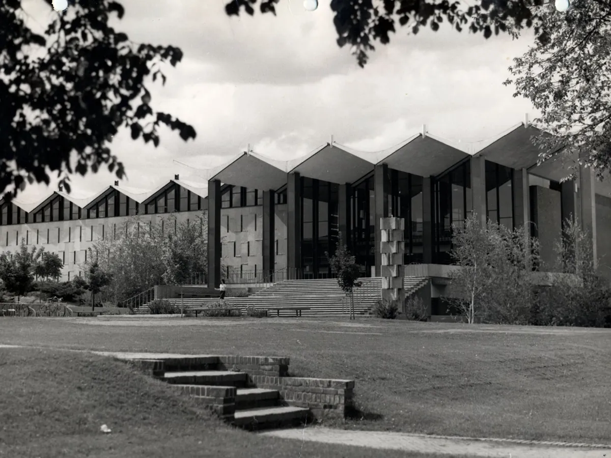 This black and white photo from 1965 shows the front of the Getchell Library as seen looking from a northeast position.