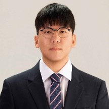 Headshot of Hyun Woo Chung