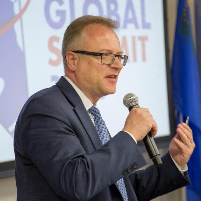 Pawel Pietrasienski speaking at a Global Summit event.