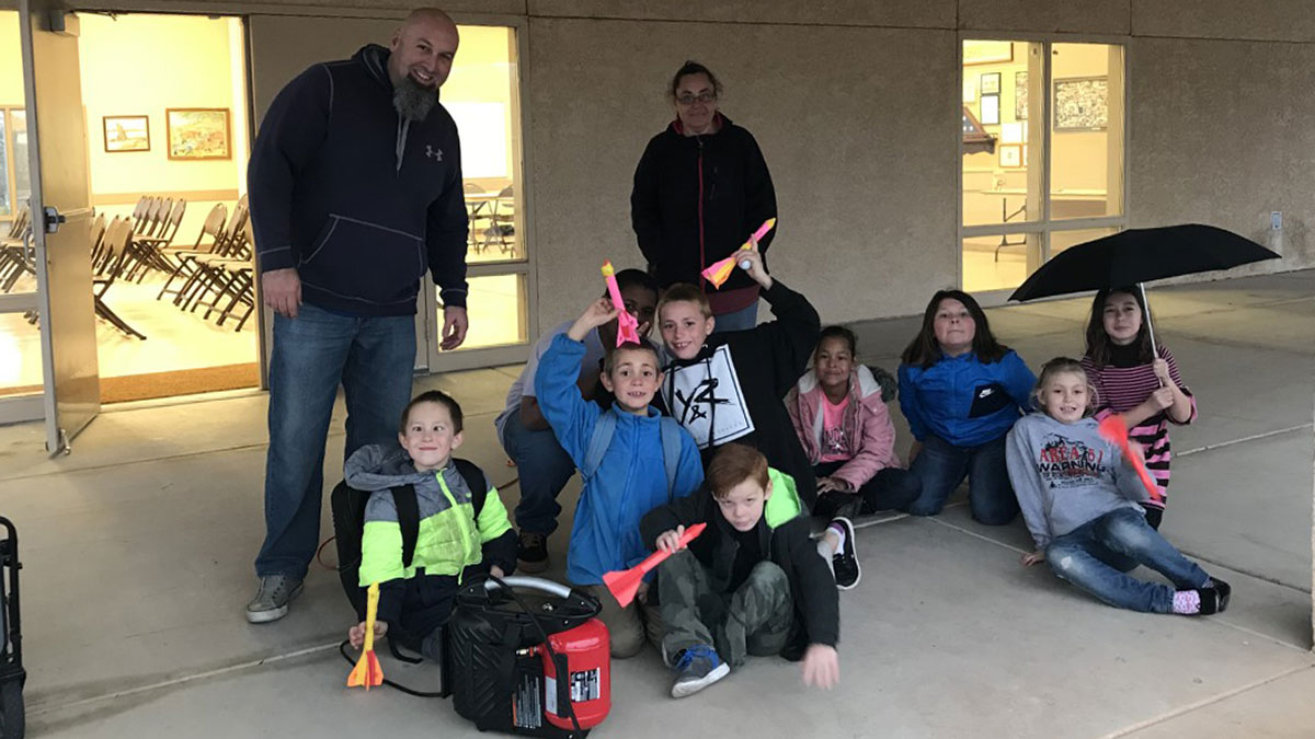 4H youth with rockets