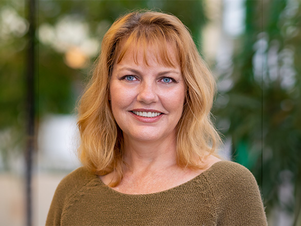 Head shot of Kelly Hansen