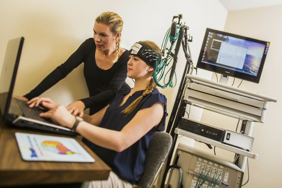 Dr. Snow and her graduate student performing a neuro science experiment