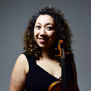 Headshot of Miho Saegusa posing with a violin