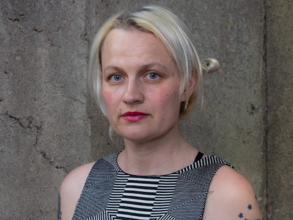julia oldham headshot