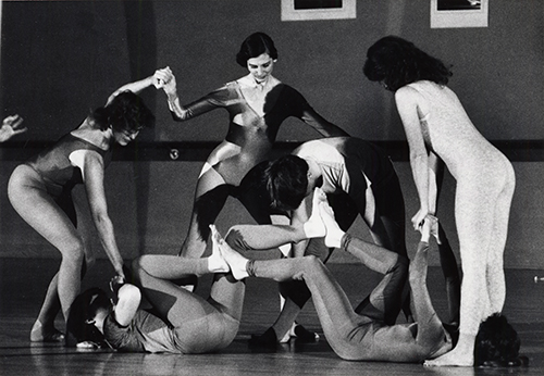 dance performance of "La Machine"