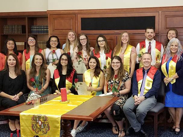 Sigma Delta Pi Honor Society members pose for picture
