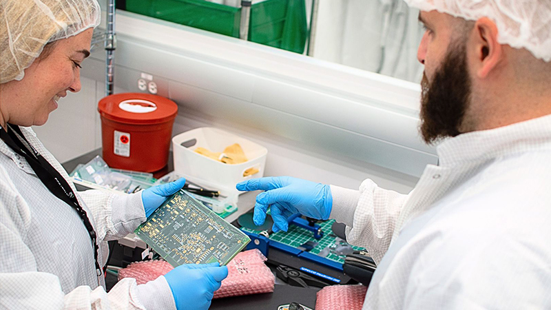 Solange Massa and colleague handling payload