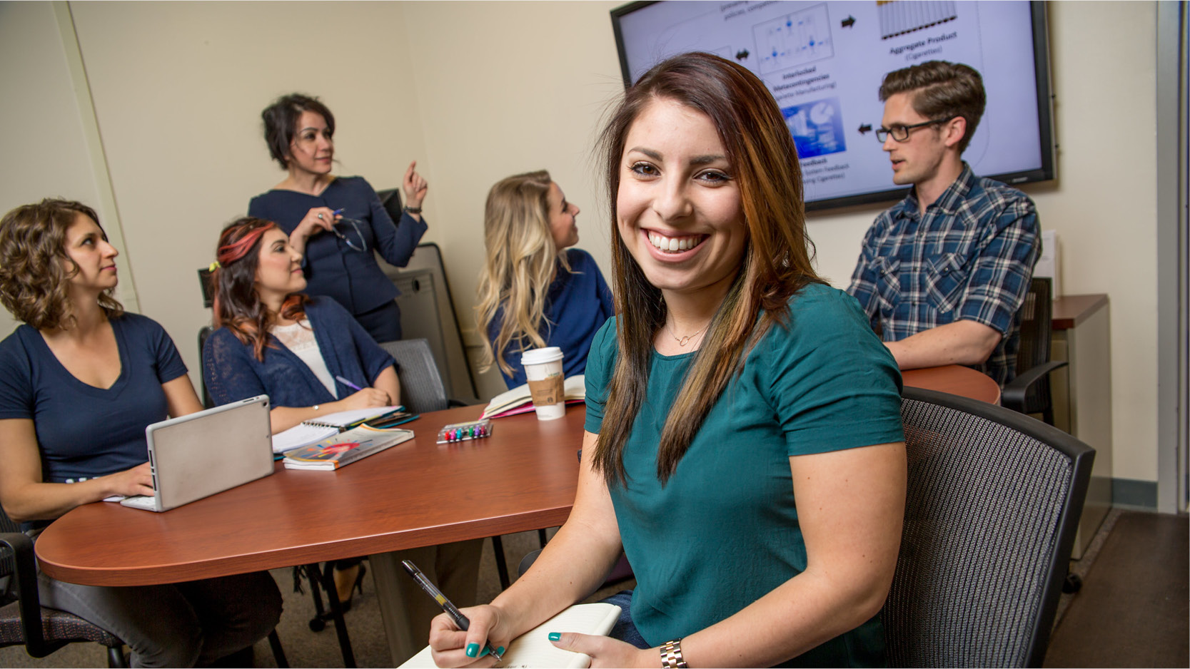 Psychology students sitting around table with faculty mentor