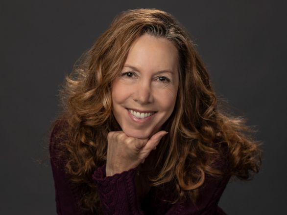 Headshot of Valerie Fridland.