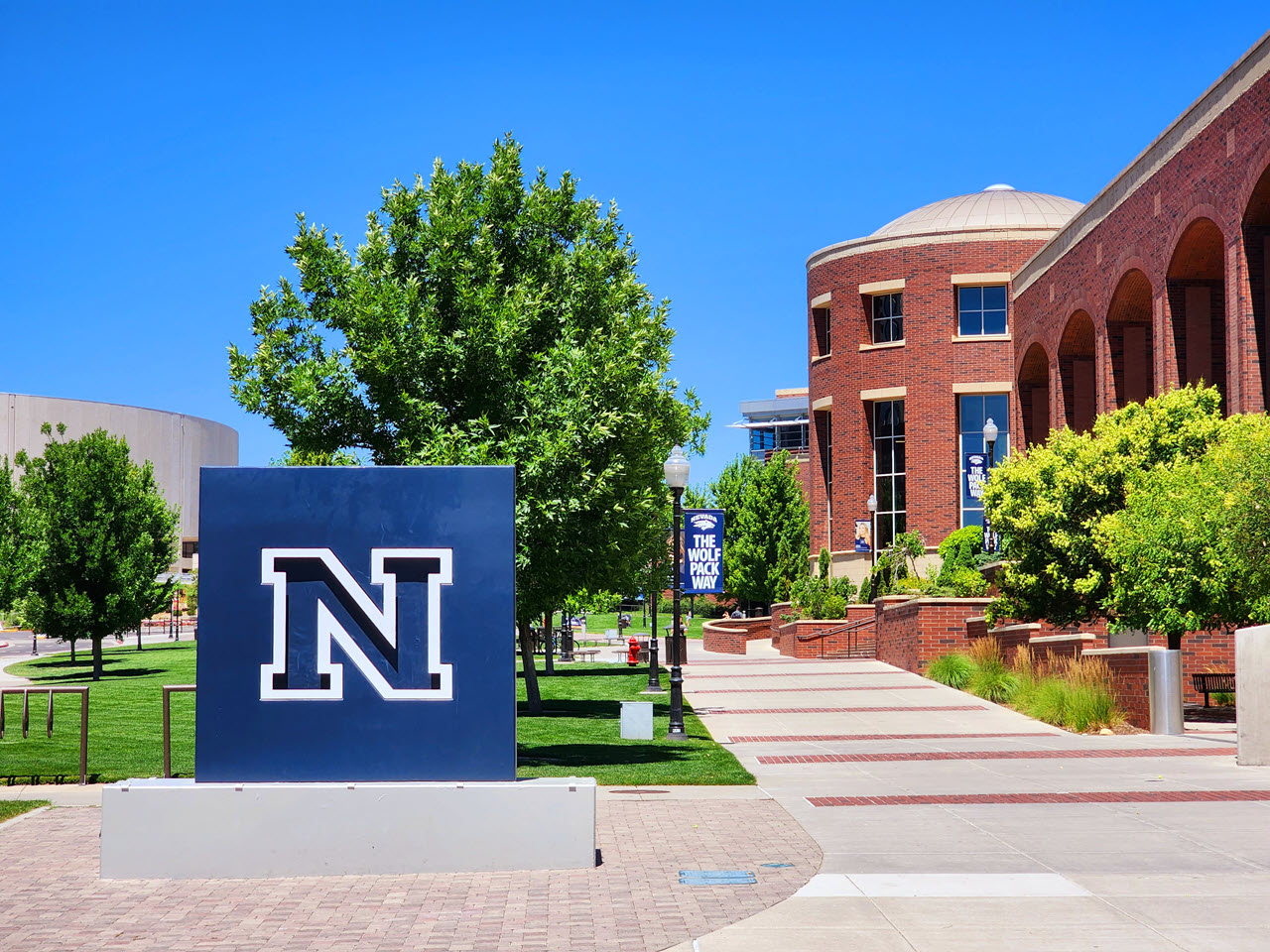University of Nevada, Reno Knowledge Center with the Nevada N sculpture in front.