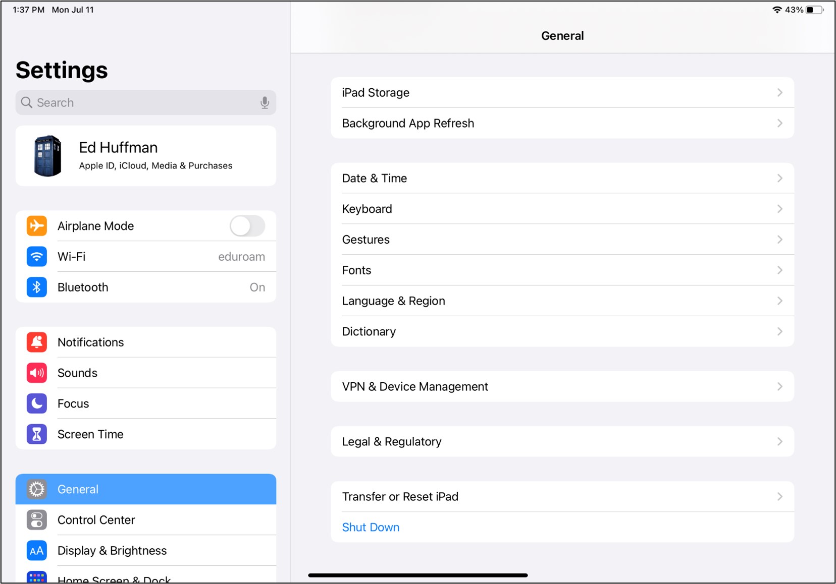 Screen capture of the iPads Settings screen with the General tab activated. The “Transfer or Reset iPad” option is highlighted.