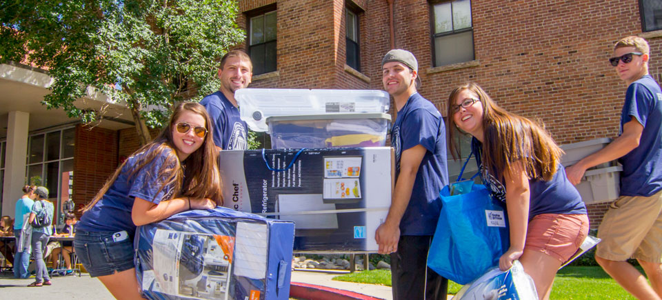 Students moving in