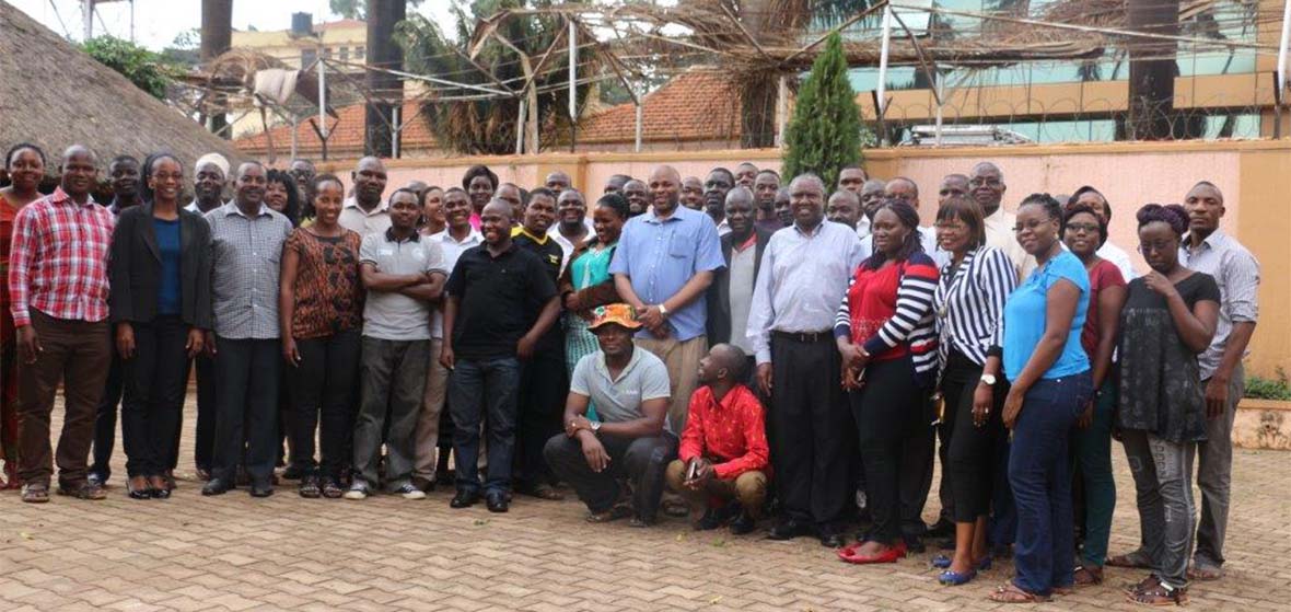 Makoba posing with UTAMU Graduate students, staff and administrators 