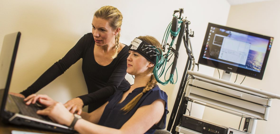 A researcher and human-research subject participate in a test in an Integrative Neuroscience lab.