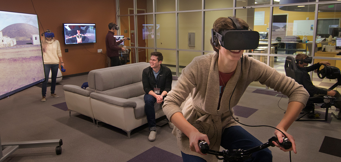 Students immerse themselves in virtual reality at @Reality studio inside the Mathewson-IGT Knowledge Center