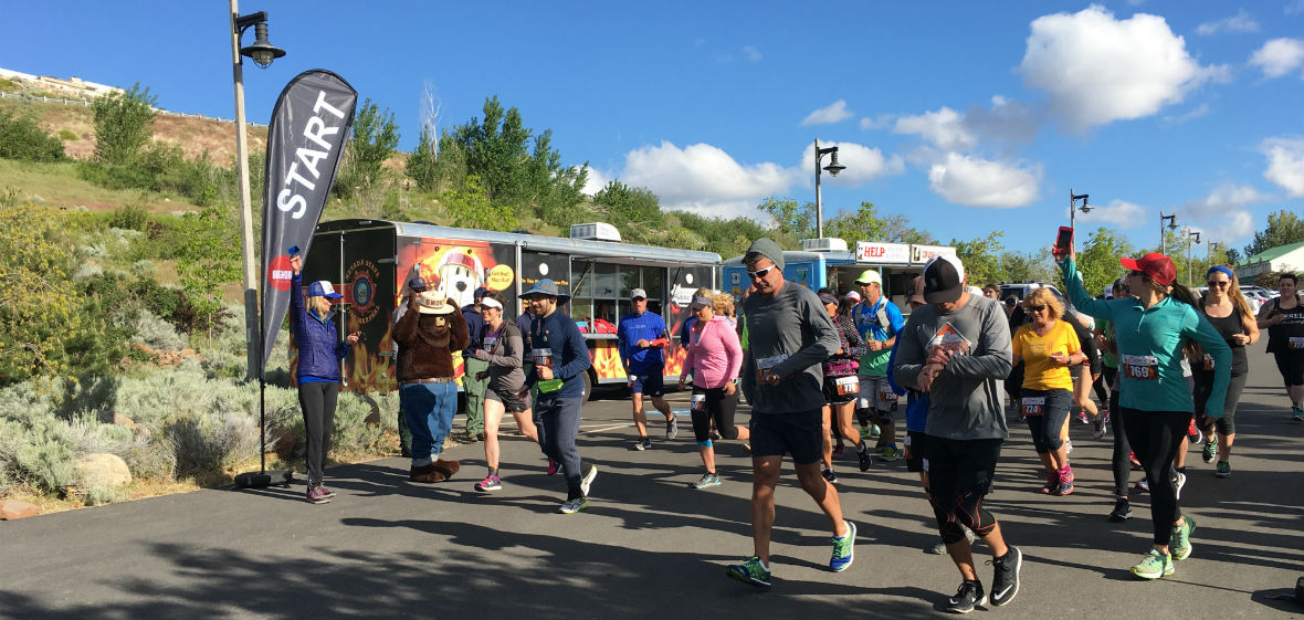 Runners starting a race