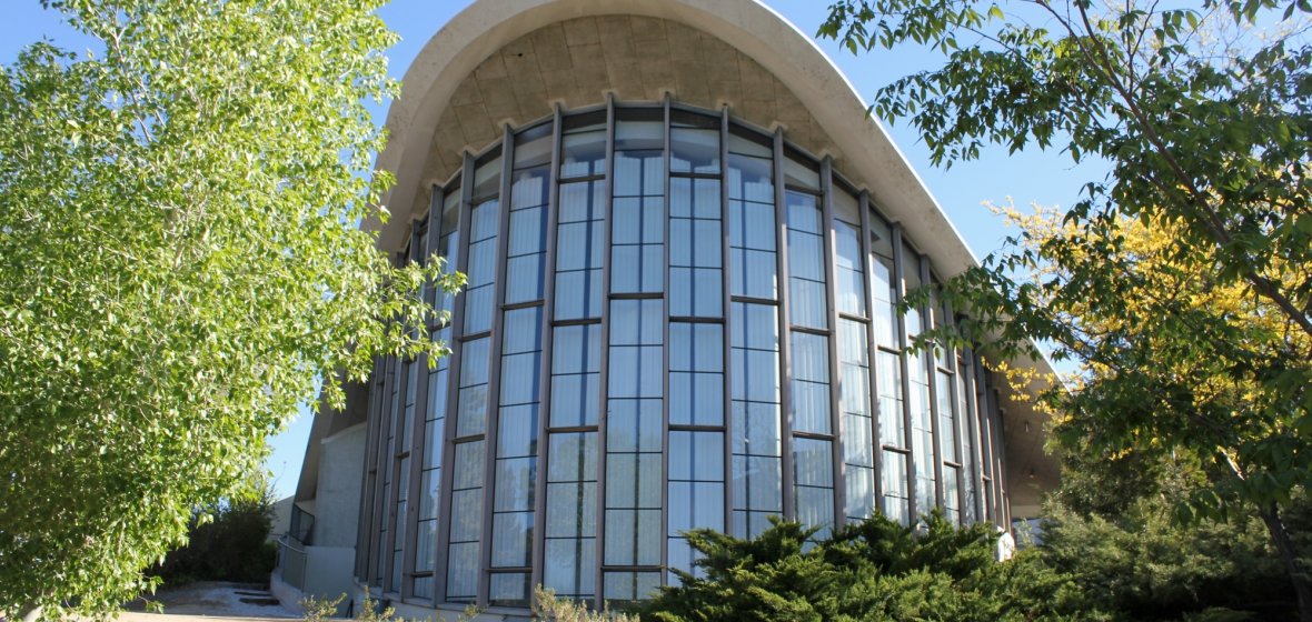 Fleischmann Planetarium among the trees