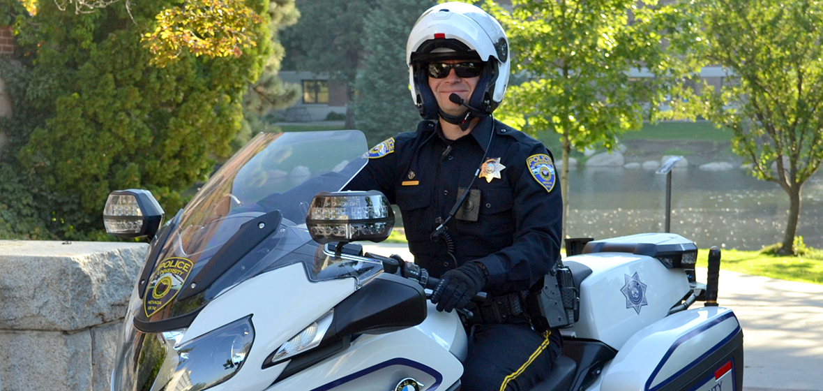 Police officer on a motorcylce. 