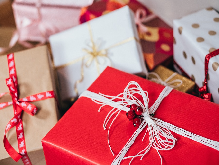Professional Gift Wrapper Shares Ways to Make Gifts Stand Out