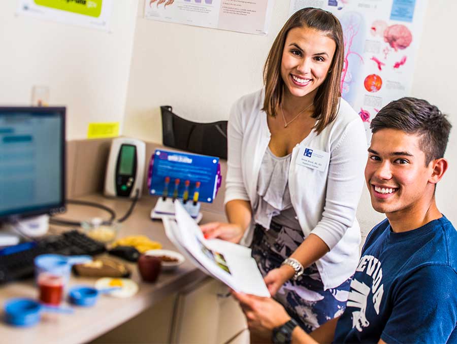 A registered dietetian working with a young person