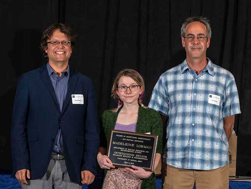 Madeleine Lohman with her award