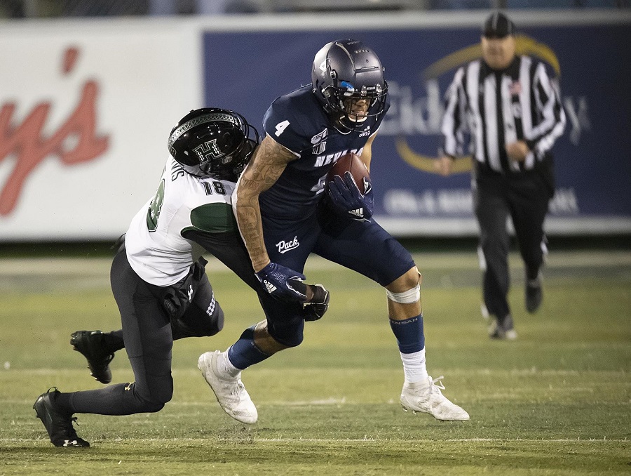 Wide receiver Elijah Cooks playing against Hawaii 