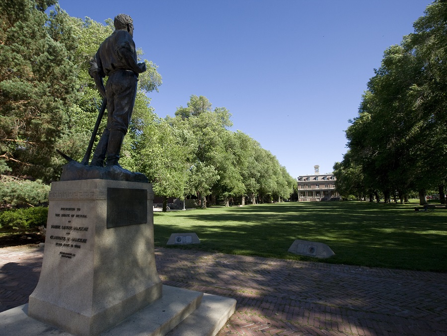 The Mackay statue looking south over the University Quad