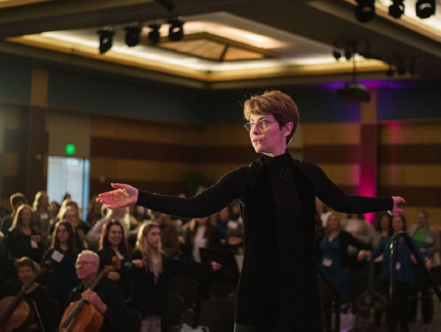 Reno Philharmonic Conductor Laura Jackson conducting orchestra at 2020 IWES conference.