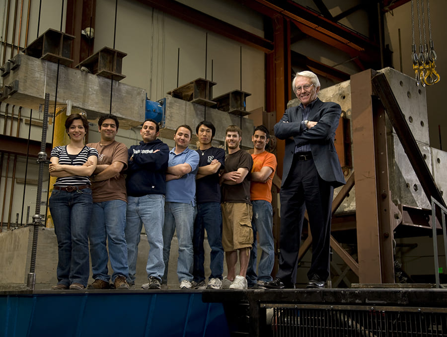 students and Ian Buckle on shake table platen