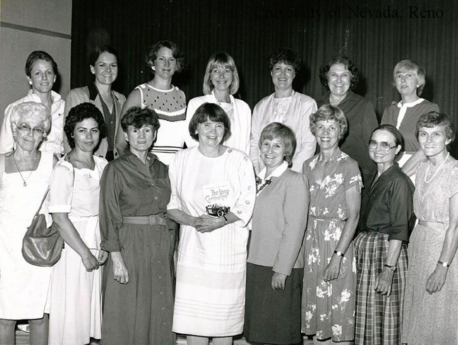 A group of women including Anne Howard 