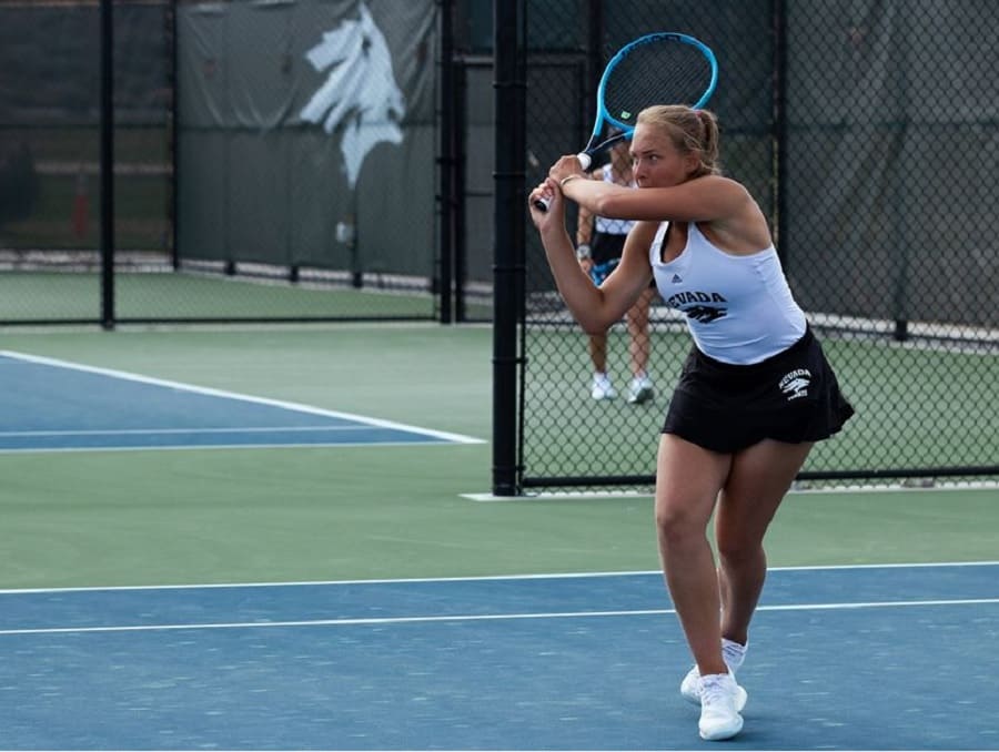 Anastasia Luneva playing tennis