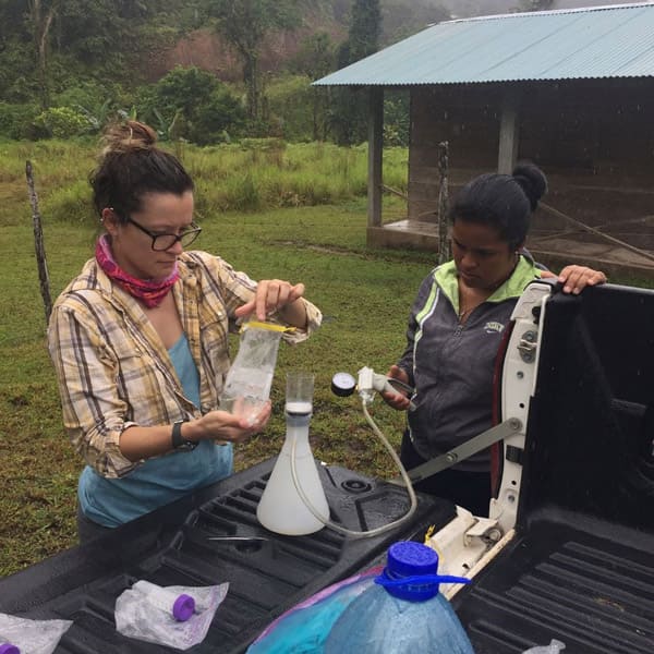 Graduate student Keely Rodriguez and Panama student Kellys Cruz do fieldwork in Panama