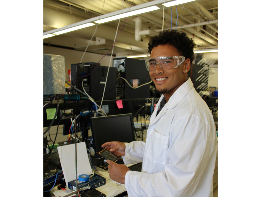 Micah Lilo working in Chris Barile's lab.