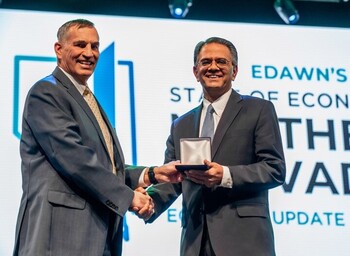 EDAWN President & CEO Mike Kazmierski shakes hands with VPRI Mridul Gautam.