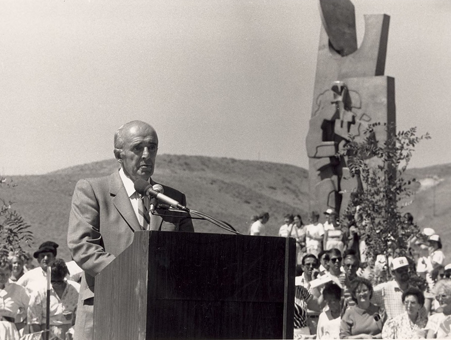 Robert Laxalt speaks to a crowd at a podium at the dedication ceremony of the National Basque Monument on August 27, 1989.