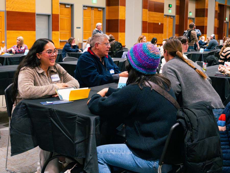 A student sitting and meeting with her lead teacher.