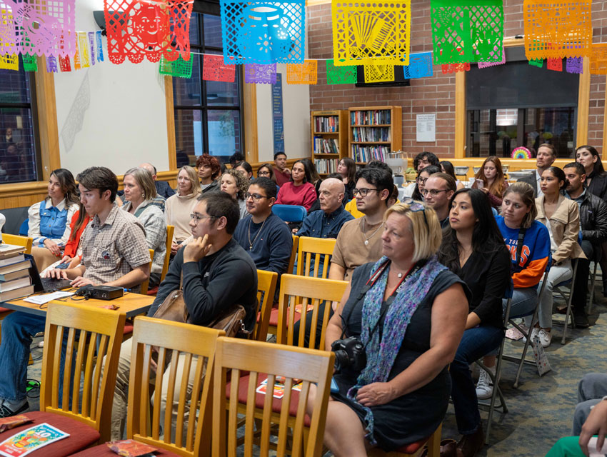 Attendees gathered at the Noticiero Móvil anniversary celebration. 