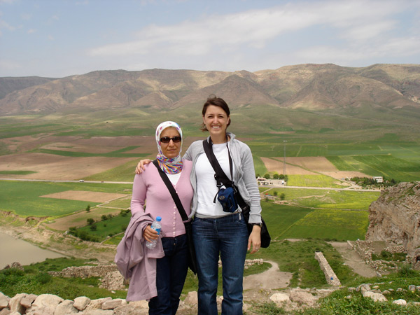 A young Saadet Altay and Jessie Clark smile for a photo over a valley.