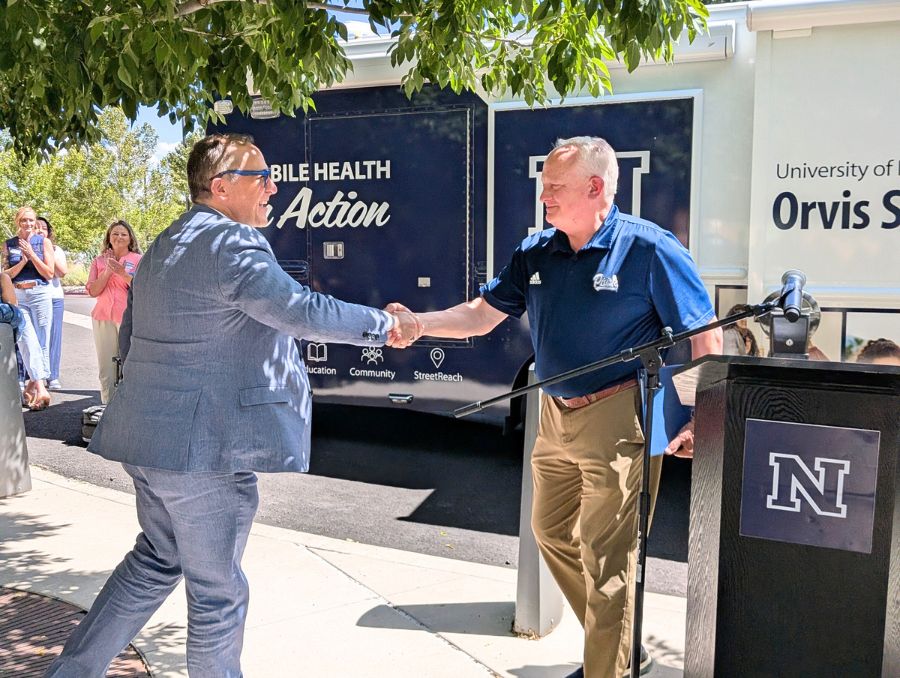 Provost Thompson and Dean Yingling shaking hands at the event.